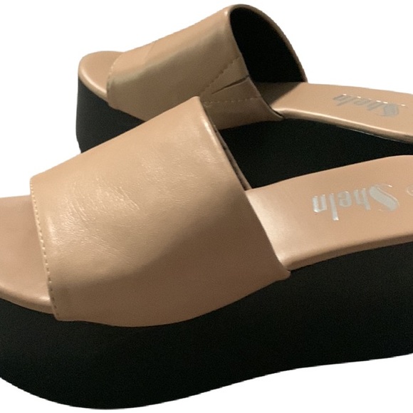 Shoes - Platform slide. 7.5